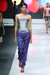 IKAT Indonesia by Didiet Maulana. Jakarta Fashion Week 2013 at Plaza Senayan. Jakarta. [Foto: Mohammad Abduh/Wolipop]