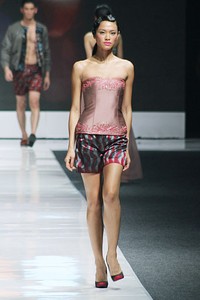 IKAT Indonesia by Didiet Maulana. Jakarta Fashion Week 2013 at Plaza Senayan. Jakarta. [Foto: Mohammad Abduh/Wolipop]