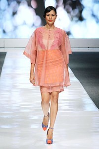 IKAT Indonesia by Didiet Maulana. Jakarta Fashion Week 2013 at Plaza Senayan. Jakarta. [Foto: Mohammad Abduh/Wolipop]