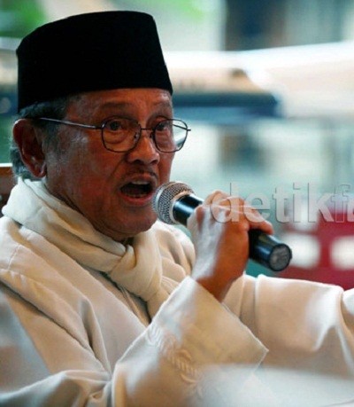 Baca Tulisan yang Menyudutkannya di Utusan Malaysia, Habibie Tertawa