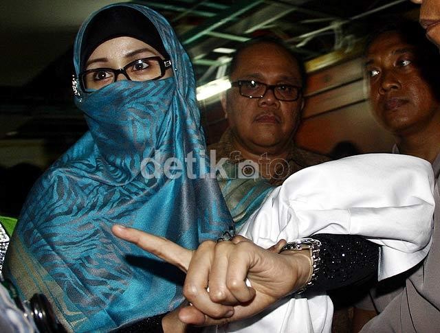 Istri Nazar Bantah Pimpin Rapat Proyek PLTS
