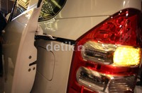 NAV1 didesain sebagai VIP MPV yang elegan dengan dual power sliding door.