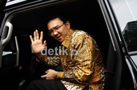 Dalam kesempatan tersebut, Ahok mendukung jika angkutan umum bebas asap rokok. Ramses/detikfoto.