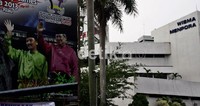 Andi Mallarangeng sudah lagi tidak menjabat menjadi Menegpor tetapi posternya masing terpasang di sekitar gedung Kemenpora. Ramses/detikfoto.