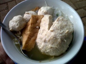 Wah, Kenyang dan Puas Mengudap Bakso Racikan Mas Jony!