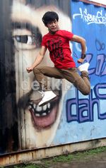 Pose Enerjik Cakra Khan