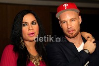 Presenter kocak Melanie Ricardo mengaku rumahtangganya bersama Tyson James Lynch sangat bahagia.