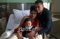 Krisdayanti, Raul Lemos, dan si imut Amora.