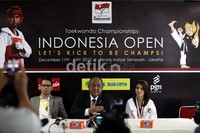 Ketua Umum PBTI Letjen TNI Marciano Norman membuka Taekwondo Indonesia Open 2012.