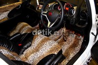 Interior mobil Honda Jazz milik Yuni Sritiawati (32).