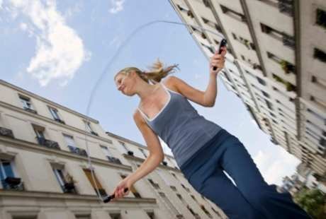 Hup! Hup! Rasakan 5 Manfaat Kesehatan dari Lompat Tali