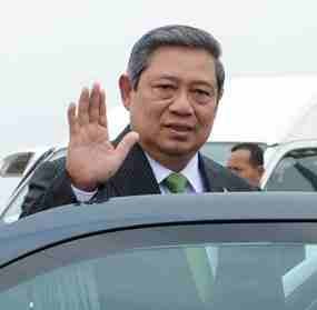 Buka Jendela Mobil, SBY Terserang Batuk