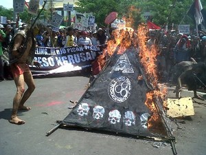 Ribuan Orang Demo di DPRD Jateng, Tolak Pembangunan Pabrik Semen