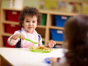 Perkenalkan Makanan Sehat pada Anak untuk Kecukupan Nutrisi