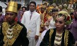 12 Pengantin Nikah Bareng di 12-12-12