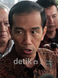 Ketemu senior saya, ujar Jokowi usai menemui AR Soehoed di Gedung Aldevco Octagon lantai 6, Jl Warung Buncit Raya, Jakarta Selatan, Rabu (12/12/12). Gorga Aryans/detikcom.