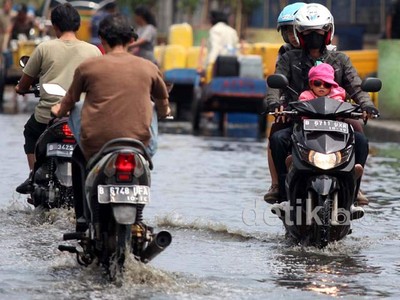 Buruknya Drainase di Pasar Ikan Muara Angke
