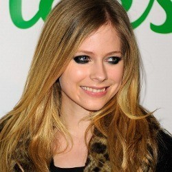 Avril Lavigne Cover Lagu Nickelback untuk Soundtrack Animasi