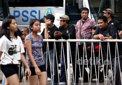 Ratusan PHM Kaltim Berjaga di Kantor PSSI