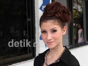 Millane Fernandez: Toyota NAV1 Baby dari Alphard