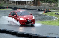 Bertempat di sirkuit Speed City Bali yang berada di kawasan Garuda Wisnu Kencana (GWK), Masuoka menampilkan kemampuannya mengendalikan mobil mungil Mitsubishi Mirage di sirkuit tersebut.