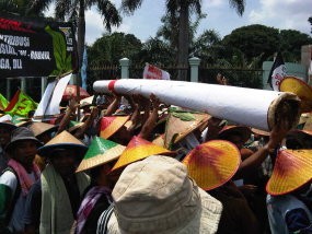 Hujan Interupsi Soal RUU Tembakau di Rapat Paripurna DPR