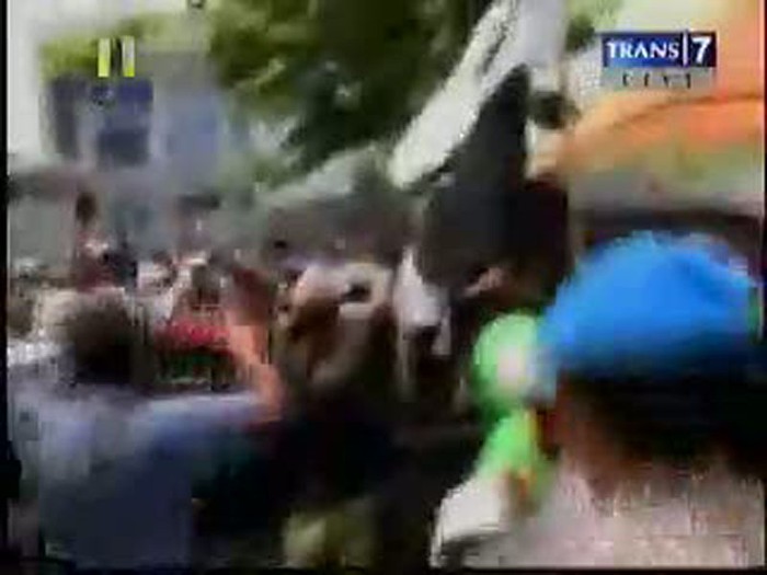 Demo Dukung Nikah Siri Aceng, Ricuh