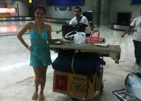 Beredar! Foto Leylarey Lesesne Pamer Bikini di Bandara Cengkareng