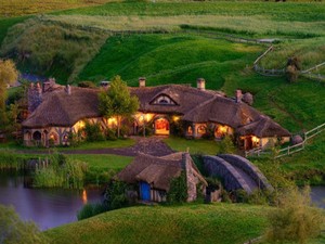 The Green Dragon Inn, Pub Film The Hobbit Sudah Dibuka