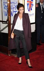 Victoria Beckham Tampil Stylish