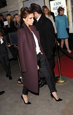 Victoria Beckham Tampil Stylish