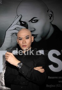 Suami dari istri Kalina Oktarani itu pun akan memberikan pertunjukan spektakulernya pada 5 dan 6 Januari 2013.