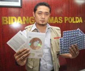Polisi Bongkar Pemalsuan Stiker Windows XP dan Microsoft