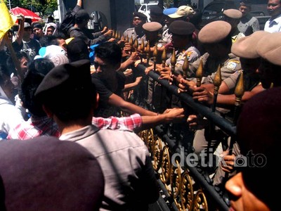 Demo Tuntut Pemberantasan Korupsi Ricuh