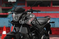 Setelah diperkenalkan pada Jakarta Motorcycle Show (JMCS) 2012, Honda CB150R StretFire mulai resmi dipasarkan bulan ini.
