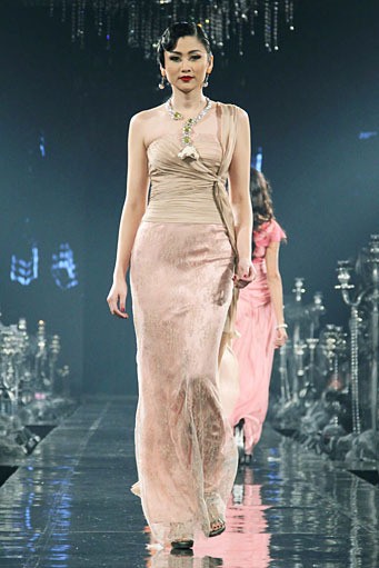 Arantxa adi Collection 2013 Re-Invite at Grand Ballroom Hotel Kempinski. Grand Indonesia. Jakarta. [Foto: Mohammad Abduh/Wolipop]