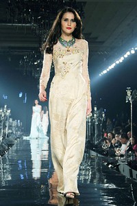 Arantxa adi Collection 2013 Re-Invite at Grand Ballroom Hotel Kempinski. Grand Indonesia. Jakarta. [Foto: Mohammad Abduh/Wolipop]