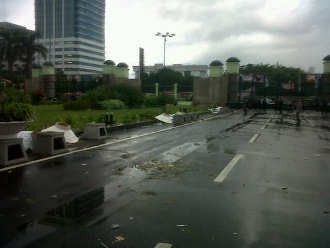 Ini Kerusakan di Halaman Gedung DPR Pasca Digeruduk Pak Kades