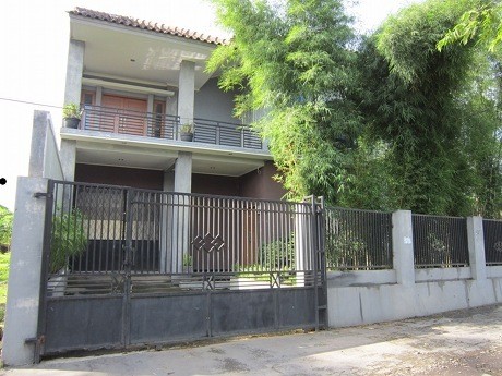 Rumah Asrinya Terkunci, Deni Ramdani dan Istri Siri Mengungsi