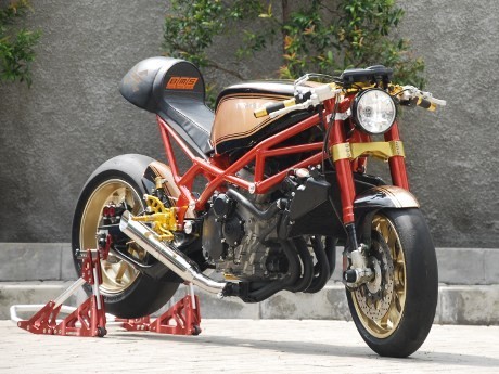 Nyeleneh, Suzuki GSX600 Bergaya Cafe Racer