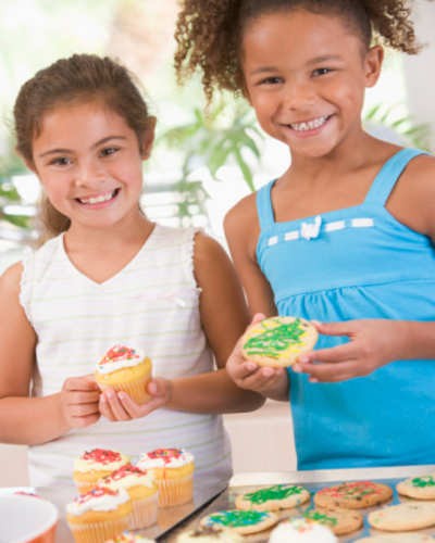 Cupcake dan Hot Chocolate Lezat untuk Pesta Natal Anak