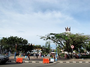 Nongkrong Asyik di Taman Jam Gadang, Bukittinggi