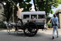 Kereta kuda adalah kendaraan favorit wisatawan untuk berkeliling Intramuros, kota tua Manila (Ine/detikTravel)