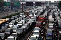 Arus lalu lintas yang mengarah ke Grogol macet total, sementara arah sebaliknya terlihat lancar.