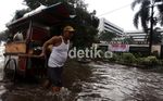 Hujan Deras Kuningan Arah Cawang Terendam