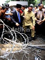 Ketua DPR Dilempari Botol Mineral