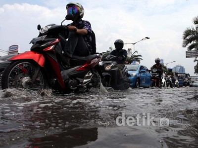 Jalur Gunung Sahari Tergenang