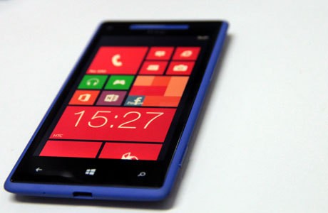 HTC Windows Phone 8X: Menawan dengan Layar Cemerlang