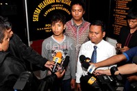 Usai jumpa pers, mereka menyambangi Polsek Metro Ciputat.