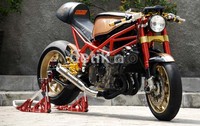 Ariawan Wijaya merupakan punggawa dari bengkel modifikasi Baru Motor Sport (BMS) yang berada di Jalan Palmerah Barat, No.25, Jakarta Barat. Pria yang akrab disapa Ari ini cukup ekstra keras dalam membangun motor GSX600 keluaran 2006 menjadi aliran Cafe Racer.